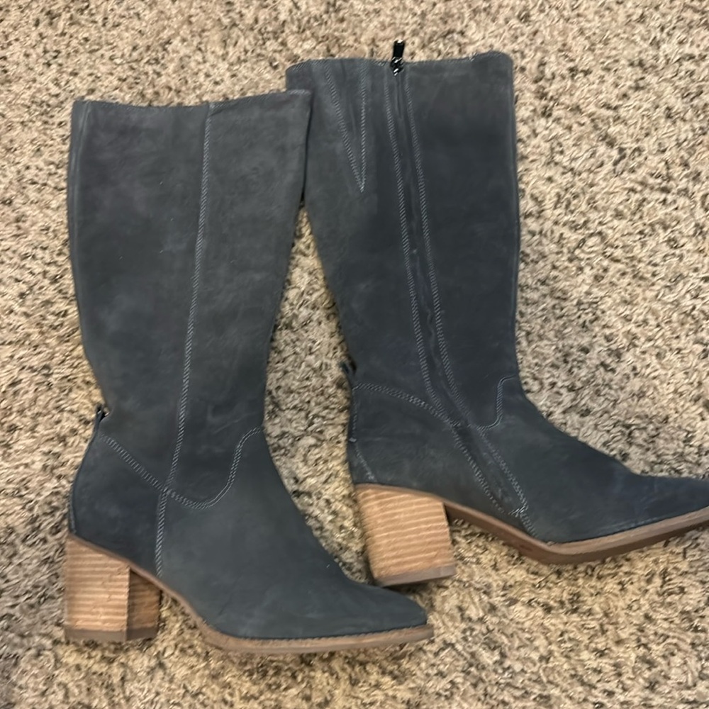 Blondo waterproof suede boots.